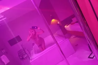 SOMEONE PLEASE HELP ME GET A ROOM - Image 4