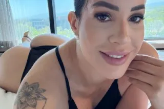 Sexy Latina available - 27 - Image 1