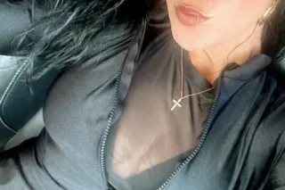 • 💖 Sweet, discreet, and confident • 🌹 Feminine energy, meaningful moments ✨Sensual connection - Image 3